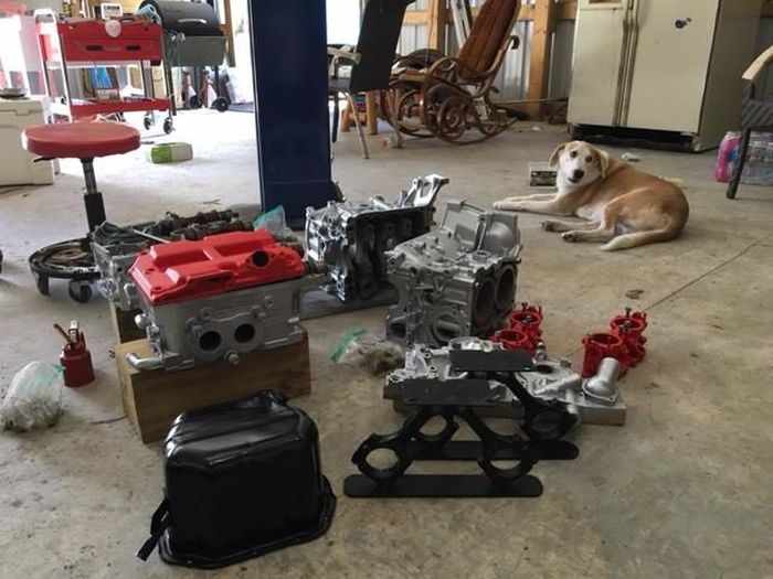 This Guy Turned His Smashed Car's Engine Into An Epic Coffee Table -10