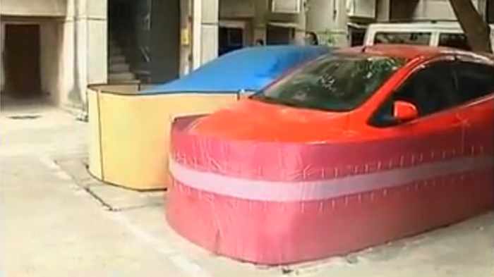 Chinese Drivers Covering Their Cars with Rat-Proof Cover -09