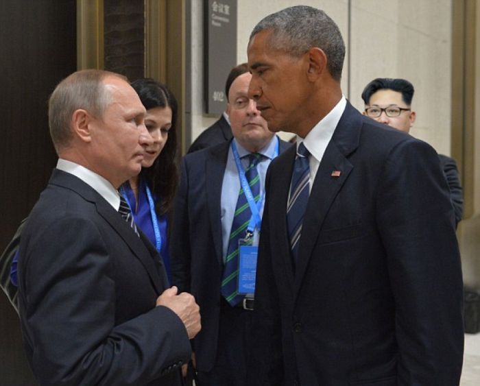 Obama And Putin’s Hilarious Death Stare Gets Trolled By Photoshoppers-06