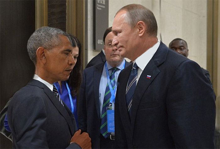 Obama And Putin’s Hilarious Death Stare Gets Trolled By Photoshoppers-08