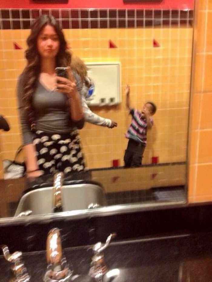 16 Epic Fail Inappropriate Selfies That Will Make Your Day -10
