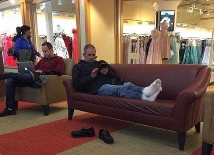 35 Funny Husbands Shopping With Their Wives Will Make You LOL -06