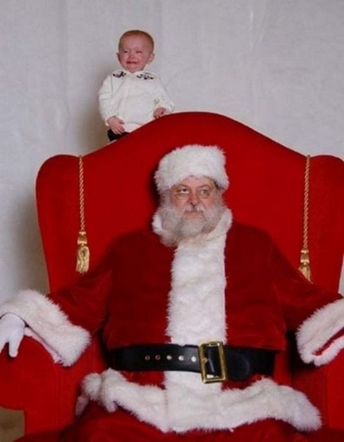 32 Insanely Creepy Santa Claus Photos That May Ruin Your Christmas-02