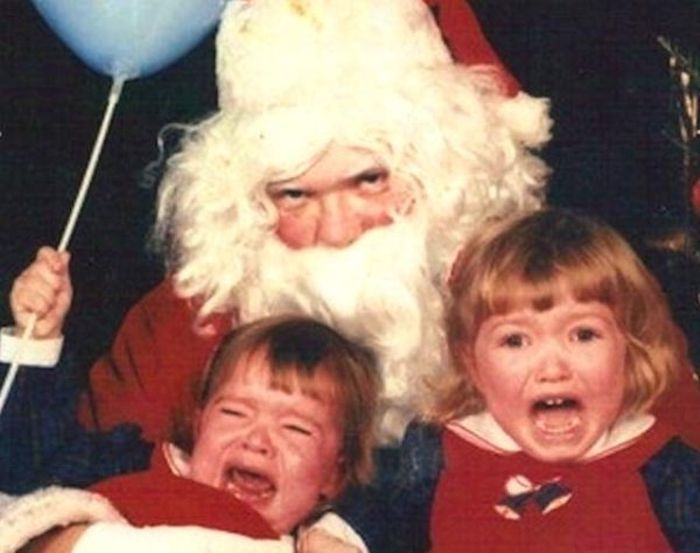 32 Insanely Creepy Santa Claus Photos That May Ruin Your Christmas-08