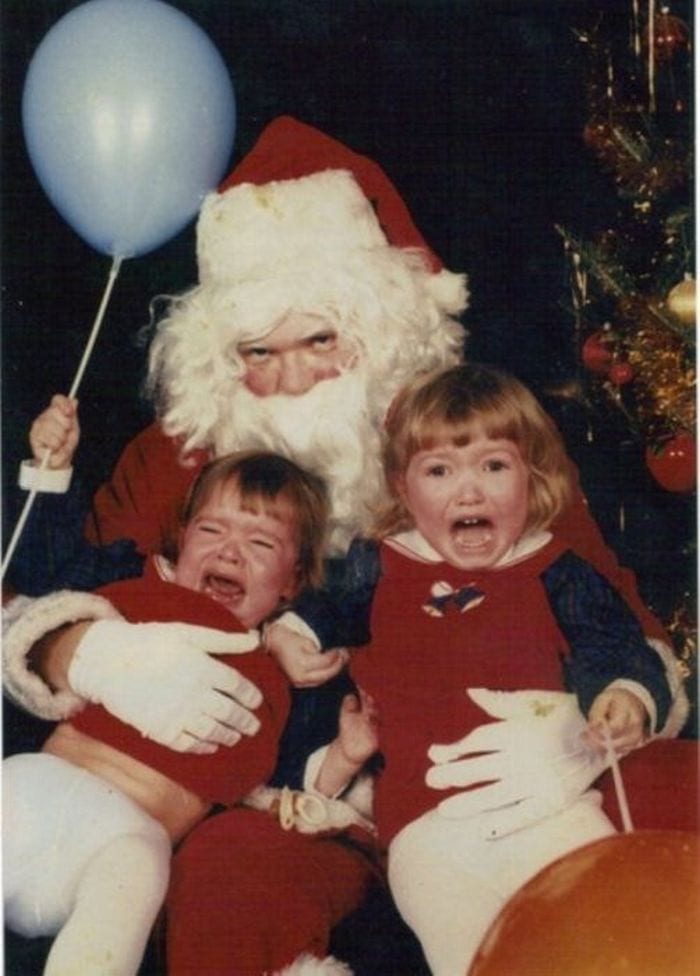 32 Insanely Creepy Santa Claus Photos That May Ruin Your Christmas-10