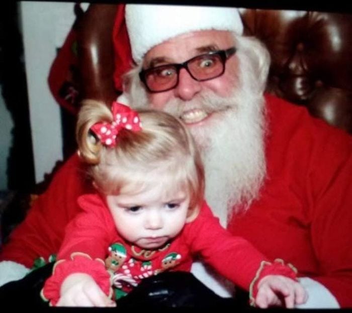 32 Insanely Creepy Santa Claus Photos That May Ruin Your Christmas-13