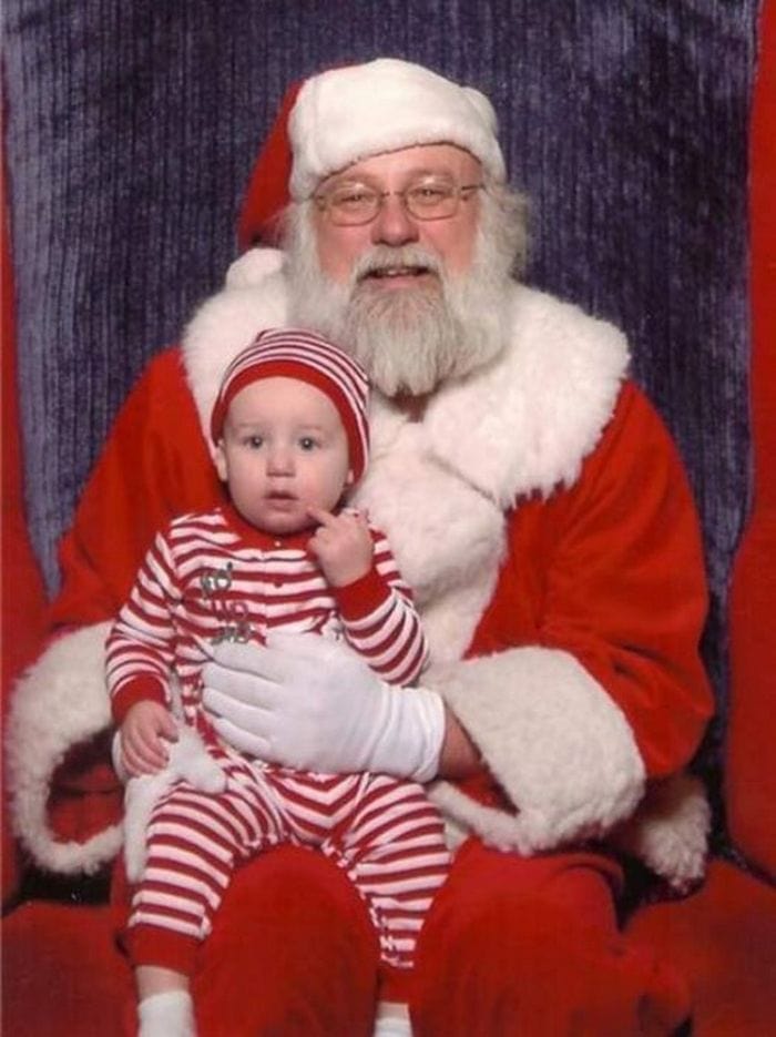 32 Insanely Creepy Santa Claus Photos That May Ruin Your Christmas-22