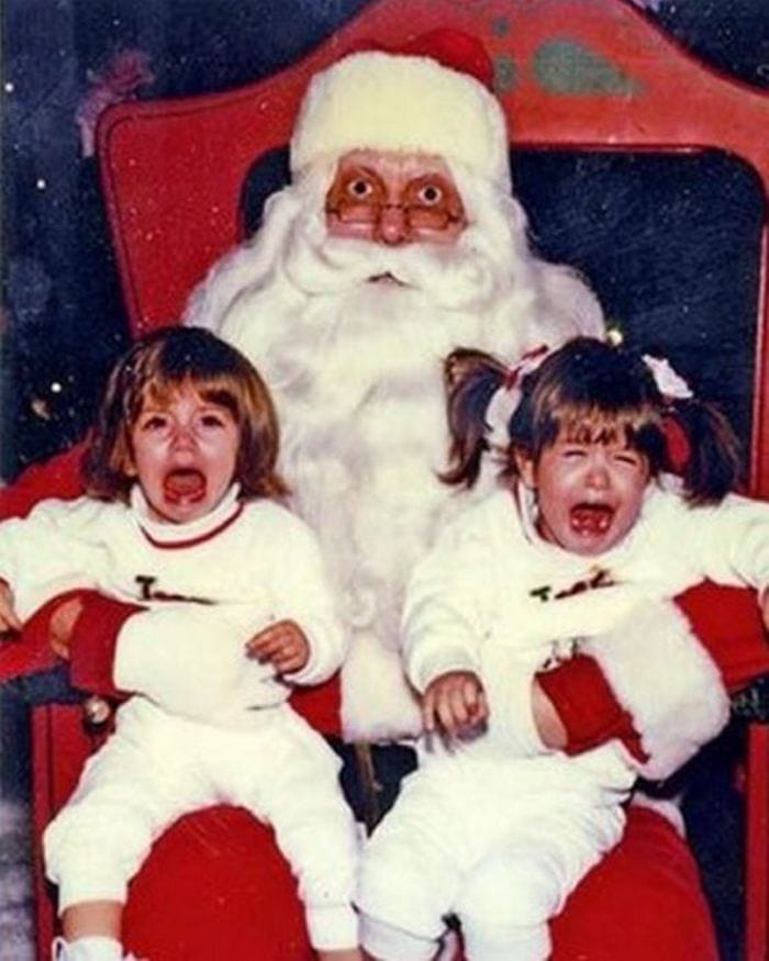 32 Insanely Creepy Santa Claus Photos That May Ruin Your Christmas-24