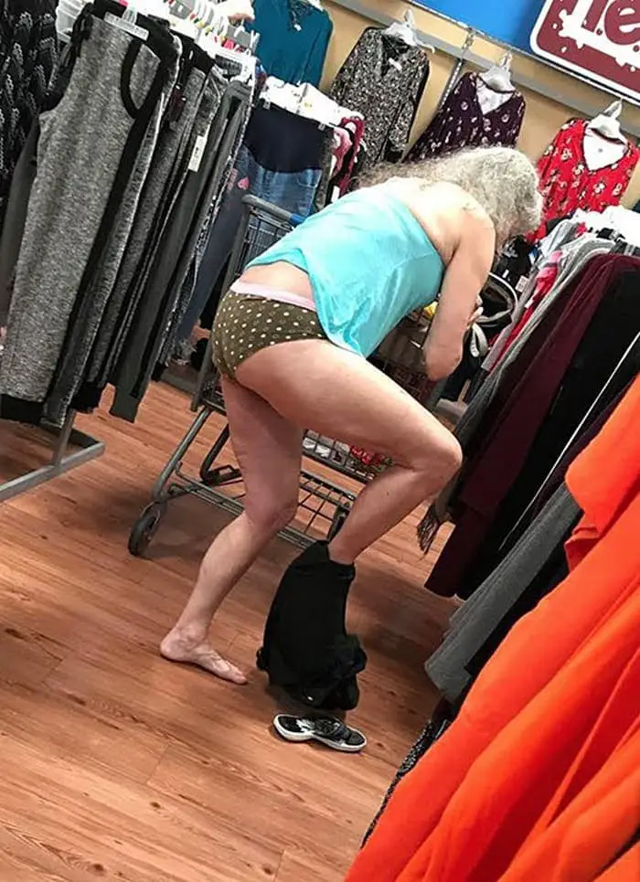 The 35 Funniest People Of Walmart Pictures of All Time -34