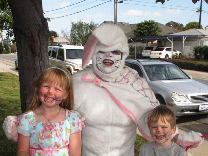 20 Creepy Vintage Easter Bunny Pics Guaranteed To Make You Say WTF -14