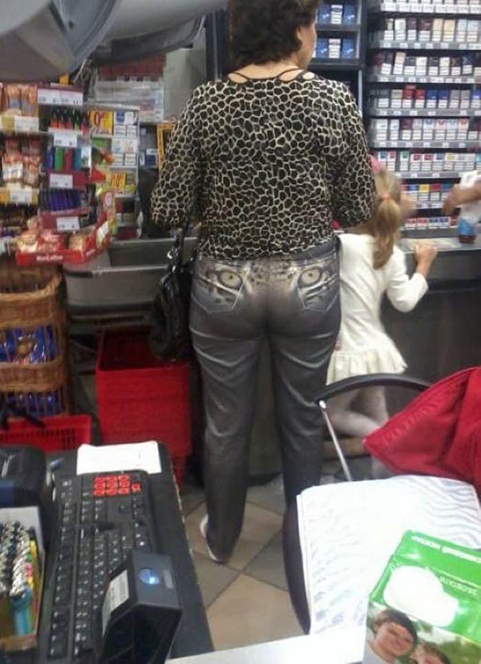 The 24 Weird People of Walmart That Are on Another Level -18