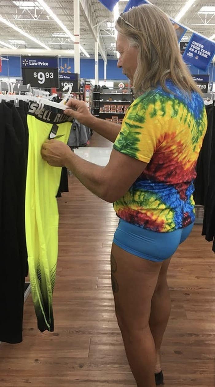The 24 Weird People of Walmart That Are on Another Level -19