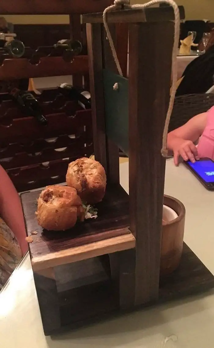 30 Funny Pictures of Serving of Dishes in Restaurants Will Blow Your Mind -07