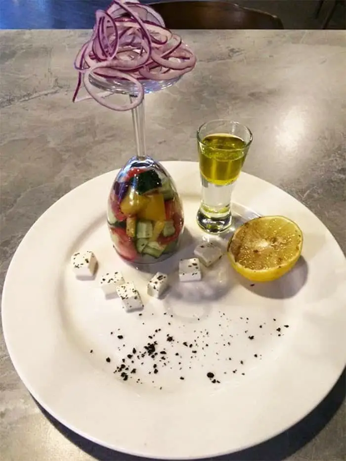 30 Funny Pictures of Serving of Dishes in Restaurants Will Blow Your Mind -14