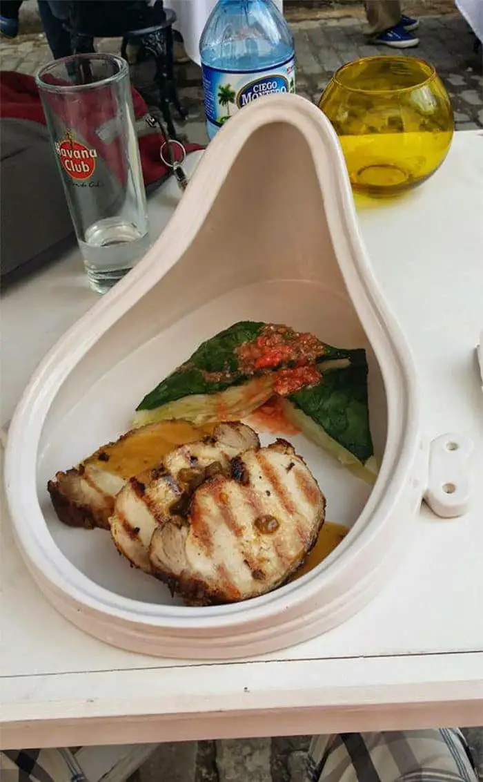 30 Funny Pictures of Serving of Dishes in Restaurants Will Blow Your Mind -23
