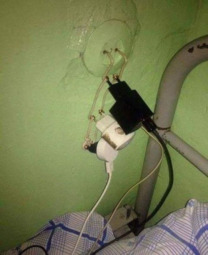 13 Ridiculous Pics of Smartphone Charging in the Army Will Make You LOL -04