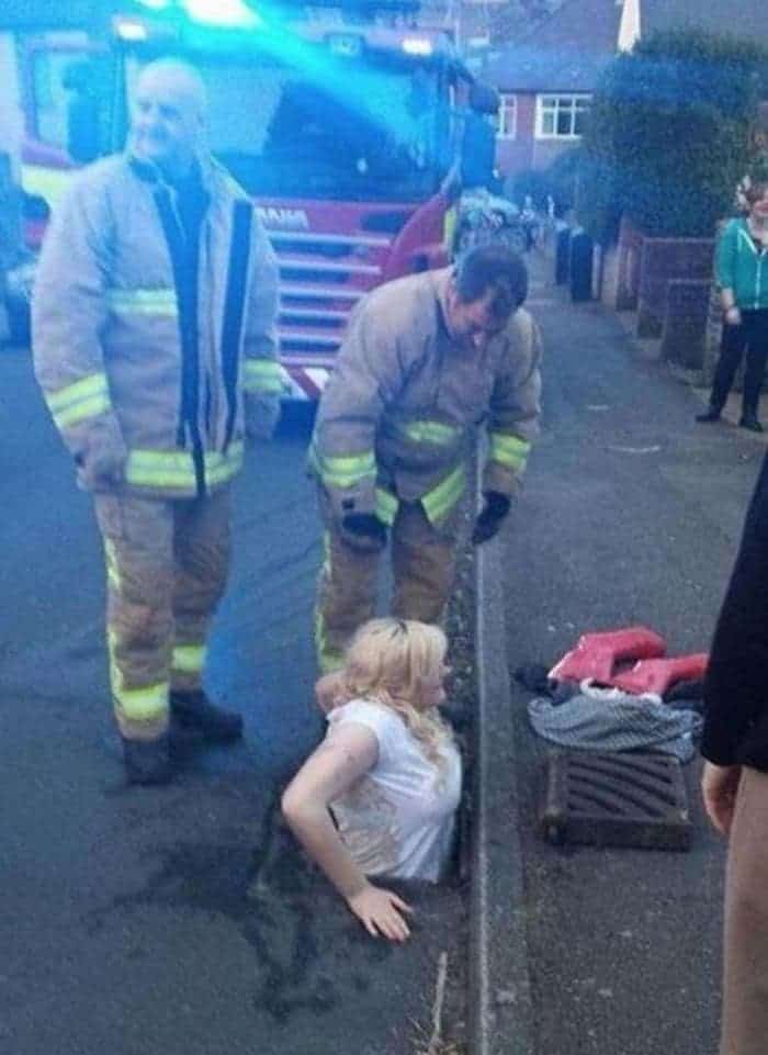 15 Epic Fail Pics of Girls Got Stuck in Trouble Will Shock You -05