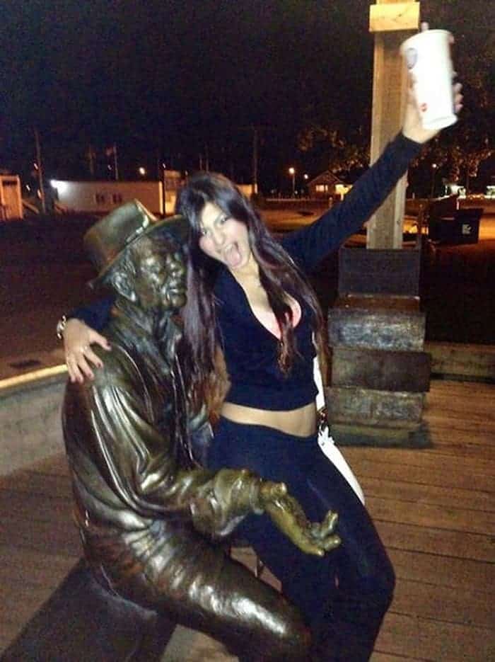 48 Ridiculous Drunk People That Will Shock You -40
