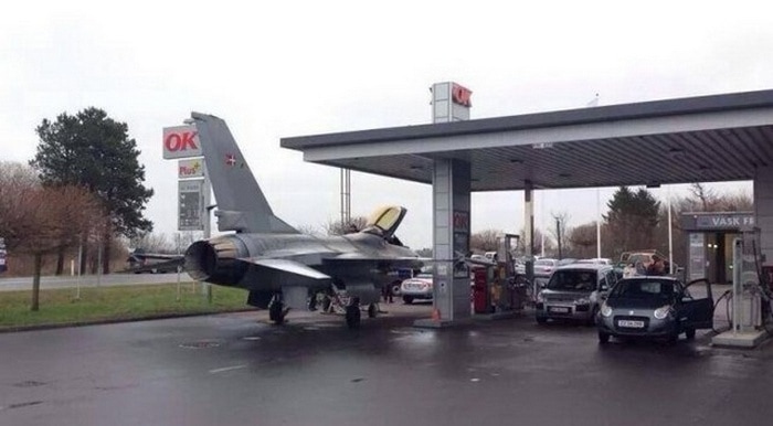 31 Awkward Gas Station Moments That Are Odd And Shocking-02