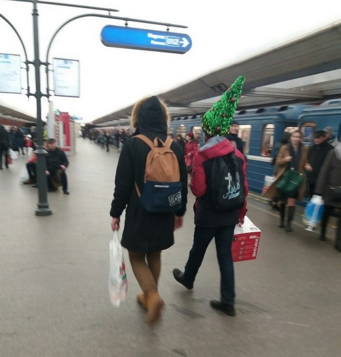 34 Ridiculous Russian Subway Fashion Pics That Are Weird As Hell-14