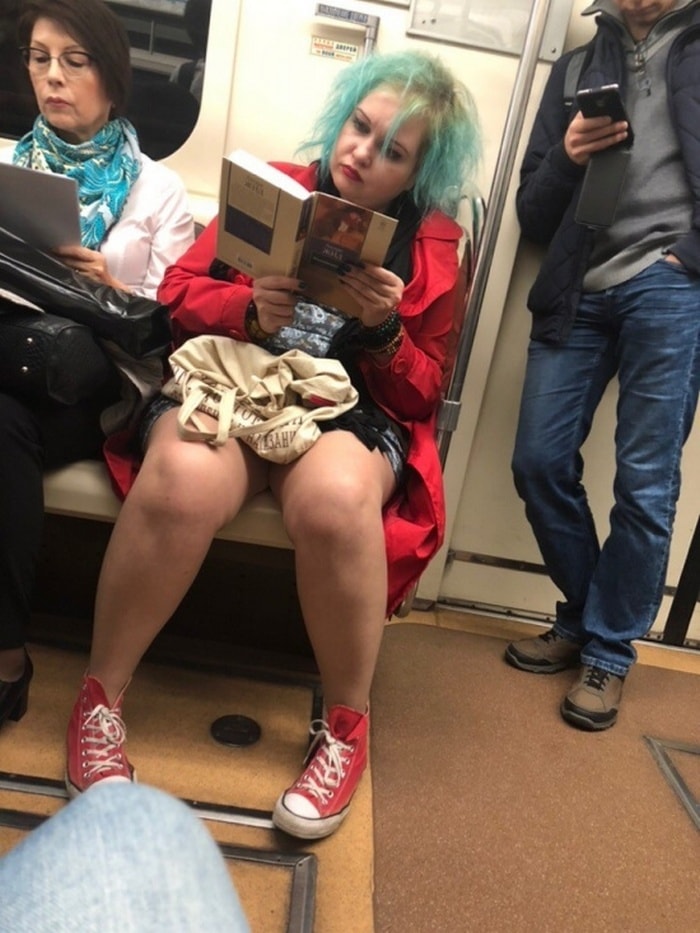 34 Ridiculous Russian Subway Fashion Pics That Are Weird As Hell-30