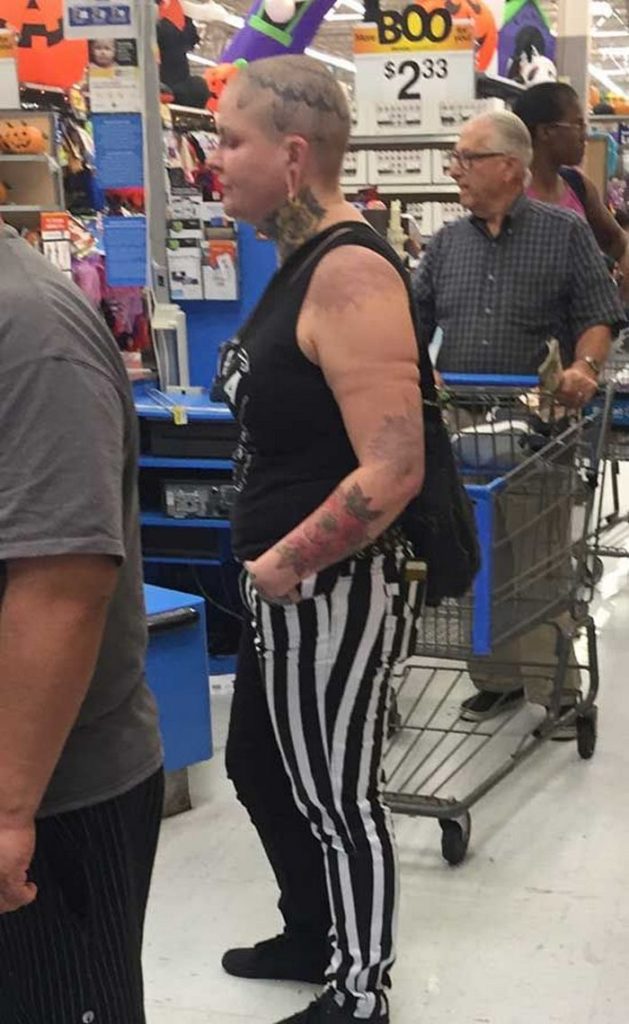 48 People Of Walmart That Will Make You LOL - Page 3 of 6 - DrollFeed