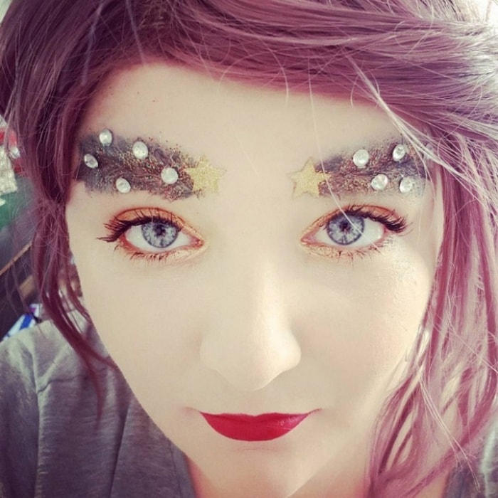 15 Hilarious Christmas Tree Eyebrows That Will Feel You Festive-11