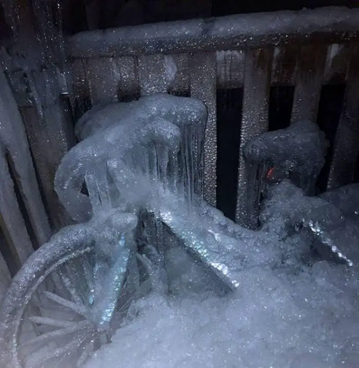 40+ Funny Winter Photos That Will Shock You-31