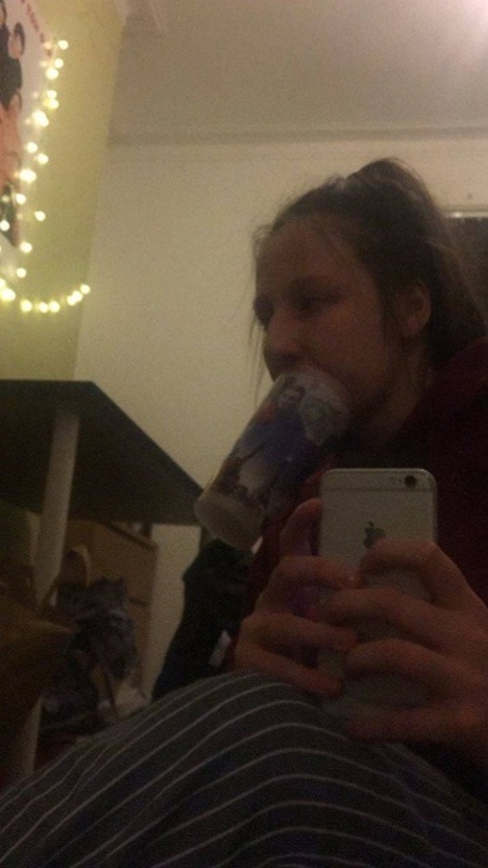 What's The Worst Way To Hold Your Drink (30 Pics)-06