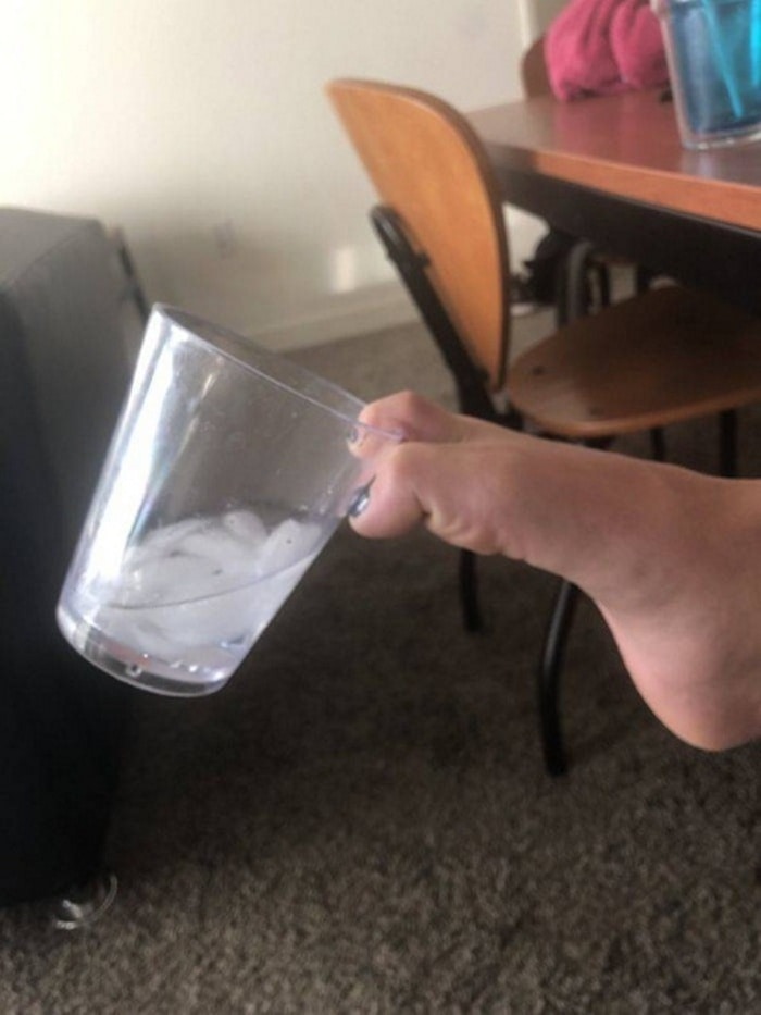 What's The Worst Way To Hold Your Drink (30 Pics)-10