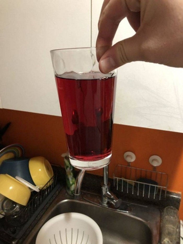 What's The Worst Way To Hold Your Drink (30 Pics)-13
