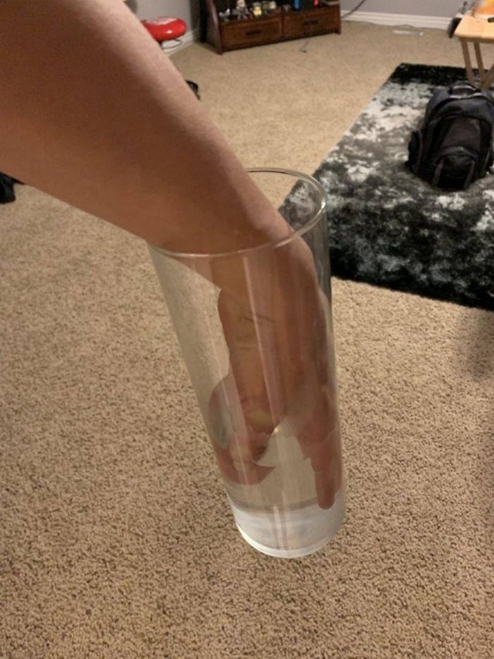 What's The Worst Way To Hold Your Drink (30 Pics)-31