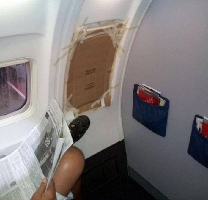 Awkward Airplane Moments That Are Funny And Scary (18 Photos)-01