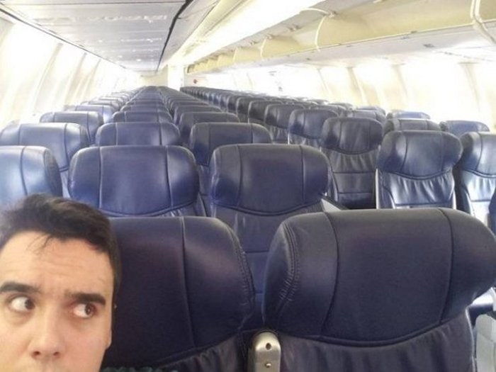 Awkward Airplane Moments That Are Funny And Scary (18 Photos)-06