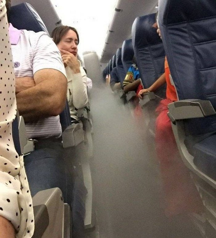 Awkward Airplane Moments That Are Funny And Scary (18 Photos)-15