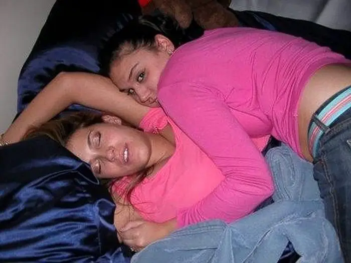 Embarrassing Drunk Girls That Are Too Hilarious To Handle (40 Photos)-05