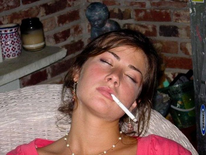 Embarrassing Drunk Girls That Are Too Hilarious To Handle (40 Photos)-17