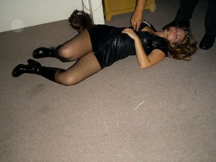 Embarrassing Drunk Girls That Are Too Hilarious To Handle (40 Photos)-33