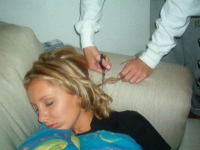 Embarrassing Drunk Girls That Are Too Hilarious To Handle (40 Photos)-35