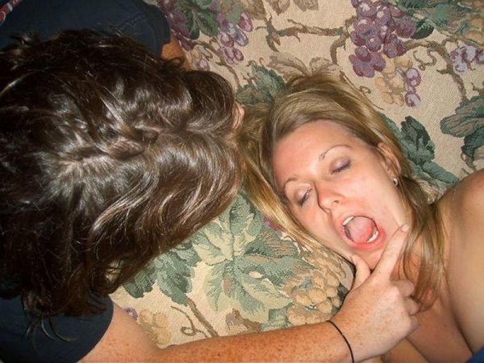 Embarrassing Drunk Girls That Are Too Hilarious To Handle (40 Photos)-39