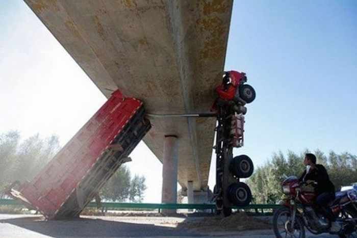 The Worst Driving Fails Ever That Will Make You Laugh (23 Pics)-17